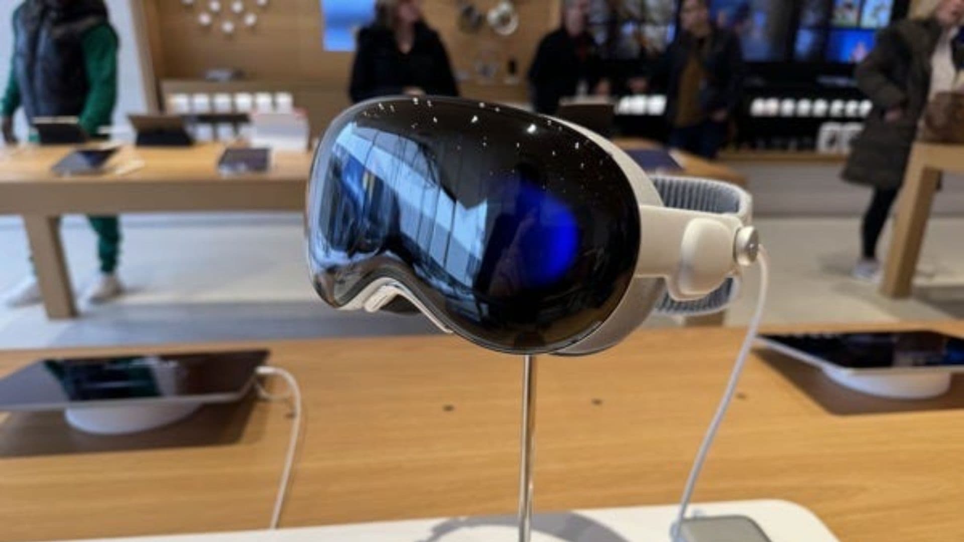 Apple Vision Pro: Revolutionizing Tech in the UK