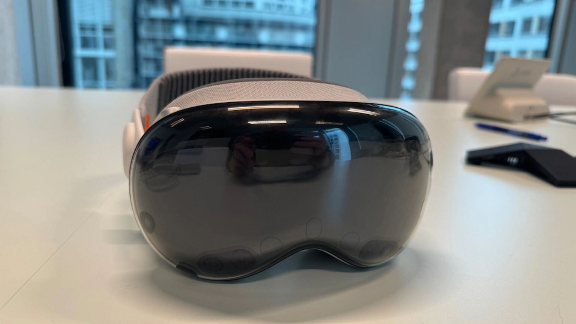 consumer-reactions-of-apple-vision-pro.jpg